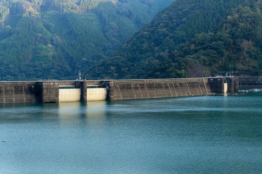 夕方の一ツ瀬ダム 夕方の一ツ瀬ダムの写真