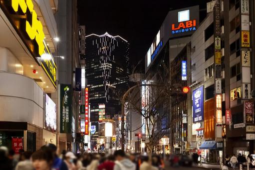 渋谷,スクランブルスクウェア界隈の夜景3 渋谷,渋谷スクランブル交差点,夜景の写真素材