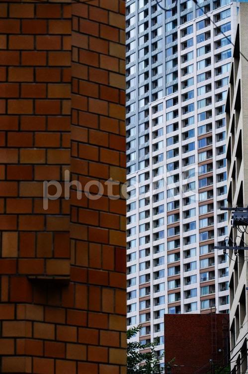 日本の東京港区赤坂4丁目のタイルと窓 足場,赤坂４丁目,赤坂の写真素材