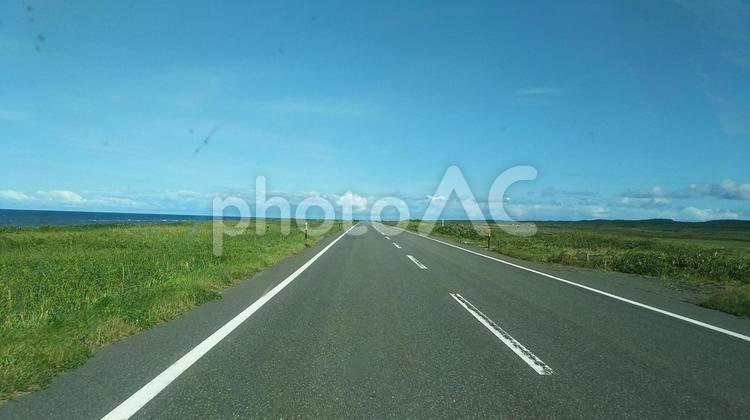 見果てぬ青の彼方 空,道路,いい天気の写真素材