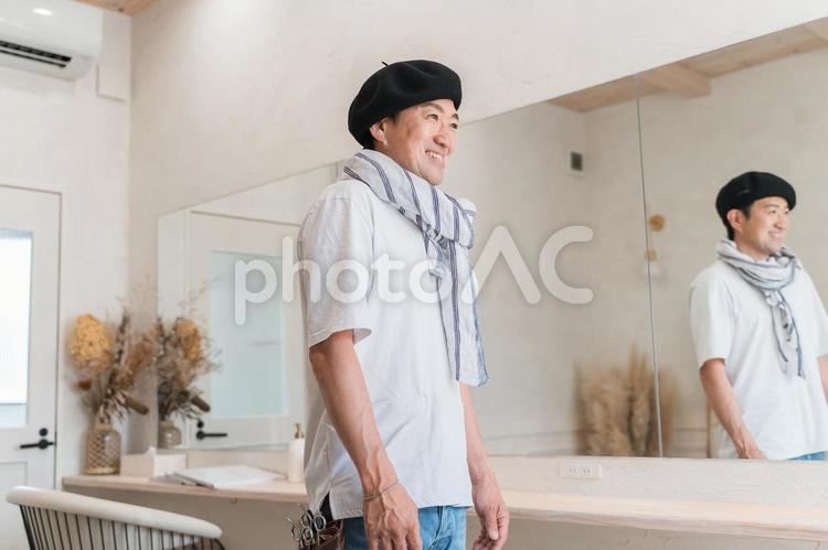 美容師・スタイリストのおしゃれな男性 美容師,スタイリスト,男性の写真素材
