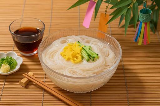 七夕そうめんと笹飾り・夏の食卓・風物詩 七夕そうめんと笹飾り・夏の食卓・風物詩の写真