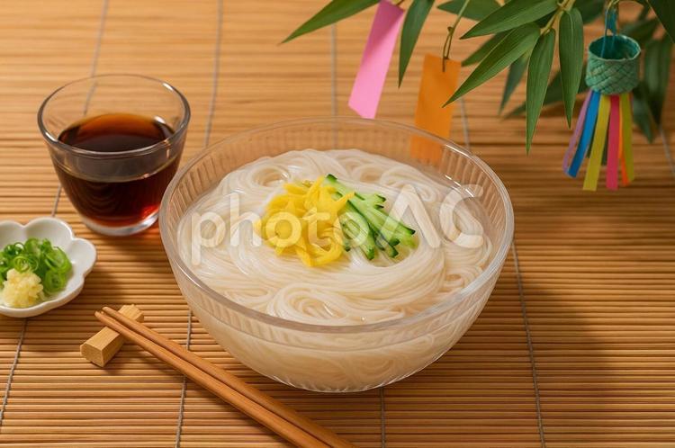 七夕そうめんと笹飾り・夏の食卓・風物詩 七夕,そうめん,夏の写真素材