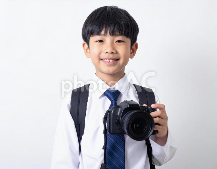 カメラを持った男子生徒のイメージ カメラ,男の子,男子生徒の写真素材