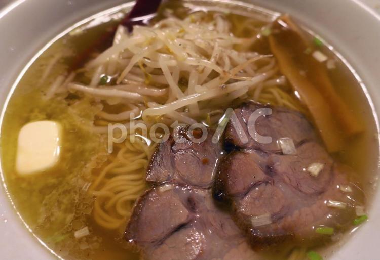 分厚い焼き豚のバター醤油ラーメン ラーメン,醤油ラーメン,バター醤油の写真素材