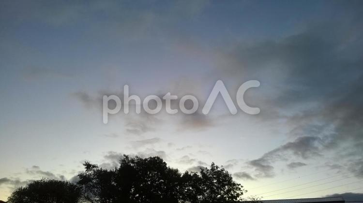 大きな空　大きな木　大きな雲 アイルランド,イギリス,イングランドの写真素材