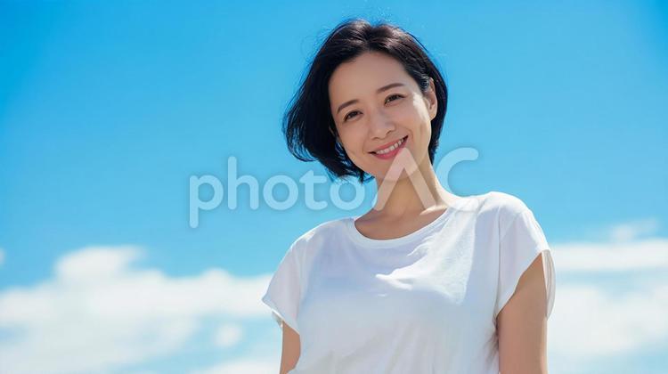 明るく爽やかな笑顔で、幸せを表現する女性 女性,日本人,アジア人の写真素材