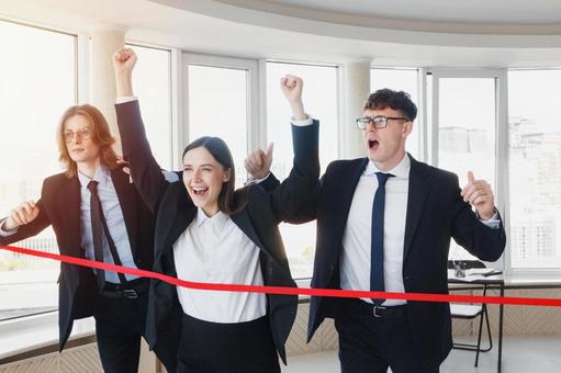 赤いテープと笑顔の男女3人 男女,外国人,ビジネスの写真素材