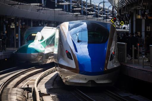 北陸新幹線と東北新幹線 新幹線,北陸新幹線,東北新幹線の写真素材