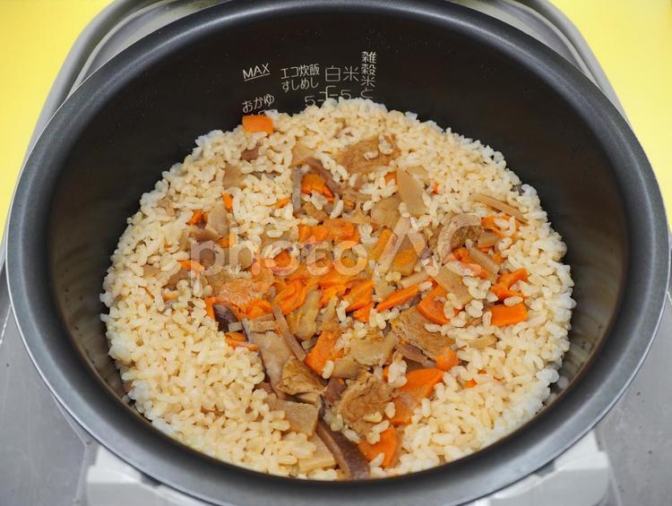 鶏五目ごはん・家庭料理（炊きあがり） 鶏五目ごはん,家庭料理,鶏五目の写真素材