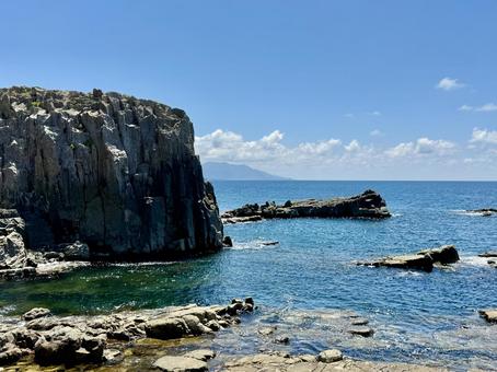 昼間の福井県の東尋坊 昼間の福井県の東尋坊の写真