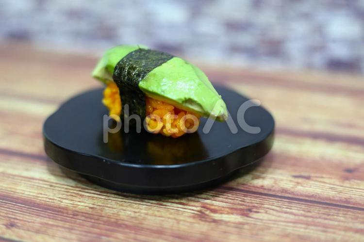 オレンジ色のシャリを使ったアボカドの握り 寿司,アボカド,握り寿司の写真素材
