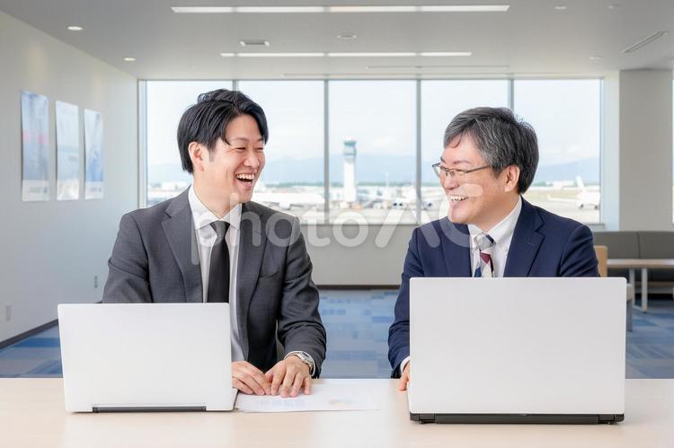 航空会社スタッフ 航空会社,空港,管制塔の写真素材