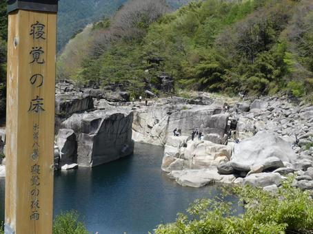 中山道の奇岩怪石景勝地、寝覚の床① 中山道の奇岩怪石景勝地、寝覚の床① 中山道,木曽路,木曽路のランドマークの写真素材