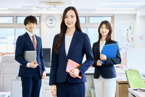 ビジネスウーマン　チーム　仲間　同僚 ビジネスウーマン,ビジネスマン,チームの写真素材