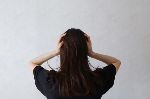 頭を抱える女性 絶望 頭を抱える女性 絶望 絶望,トラブル,問題の写真素材