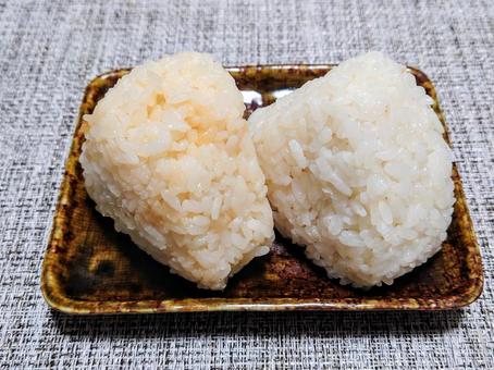おにぎり ふたつ おにぎり ふたつの写真