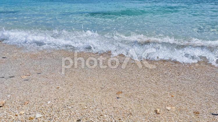 夏のイメージ：波打ち際、白い砂浜と青い海 海,夏,砂浜の写真素材