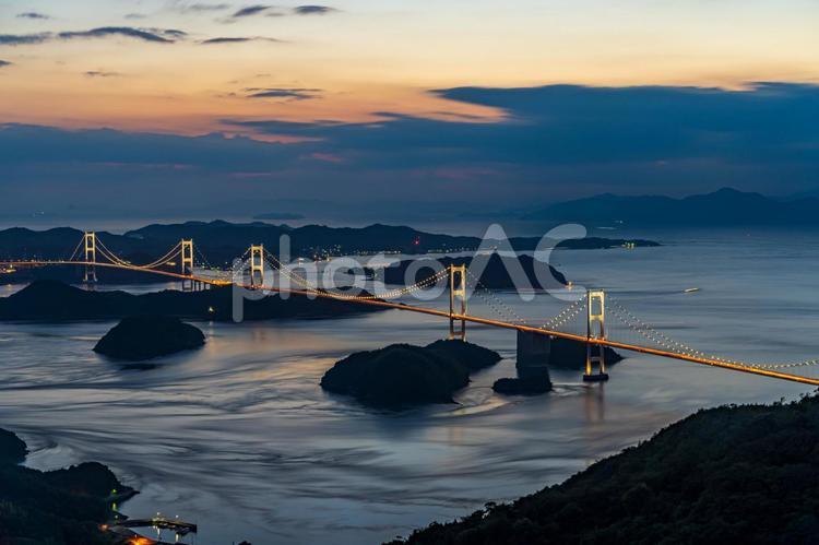 愛媛県今治市　亀老山展望公園からの来島海峡大橋3 夕景,夕焼け,海の写真素材
