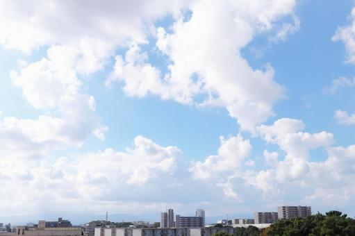 空と雲と街並みの風景 空,青空,大空の写真素材