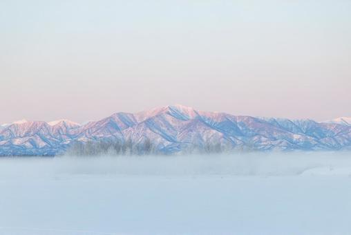 気嵐と日高山脈 気嵐と日高山脈 冬の日高山脈,日高山脈,山の写真素材