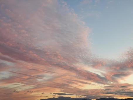 波打つ赤い空 夕焼け,赤い空,赤の写真素材