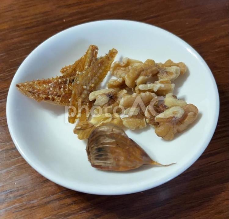 クルミと骨せんべいミックスと黒ニンニク クルミ,骨せんべい,ミックスの写真素材