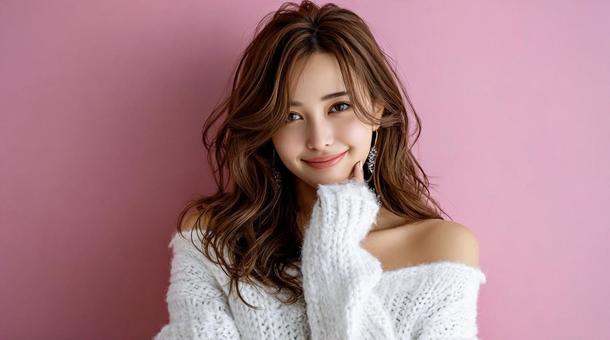 白ニットで肩を出したおしゃれな女性 白ニットで肩を出したおしゃれな女性の写真
