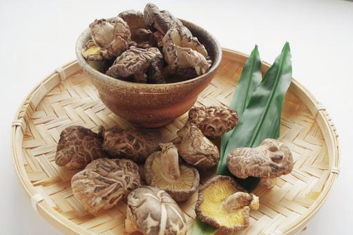 干し椎茸  どんこ椎茸　秋の味覚　和食 椎茸,乾物,乾燥の写真素材