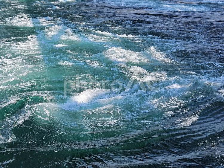 徳島　鳴門の渦潮　その２ 渦潮,海面,海の写真素材