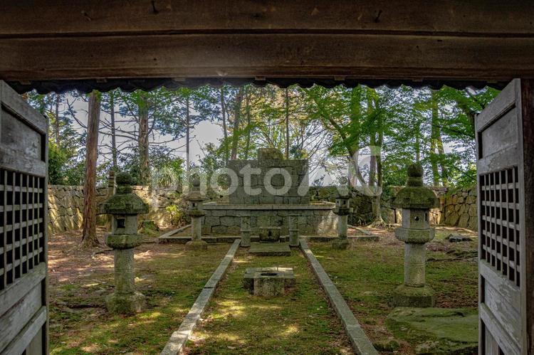安土城址　信長本廟 安土城,信長本廟,お墓の写真素材