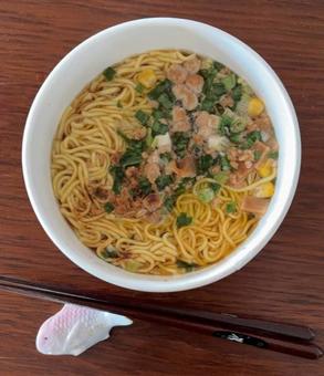 鶏コク醤油ラーメンの昼食と箸と箸置き 鶏コク醤油ラーメンの昼食と箸と箸置き 昼食,鶏コク,醤油ラーメンの写真素材