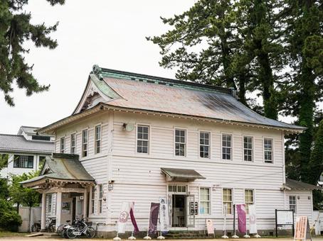 旧小田原町立図書館(二の丸観光案内所) 旧小田原町立図書館(二の丸観光案内所)の写真