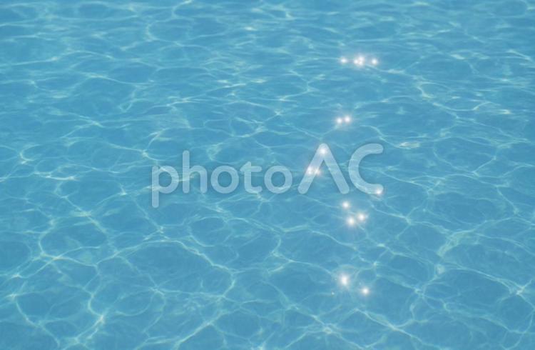 透明感のあるブルーの水面 水面,プール,透明の写真素材