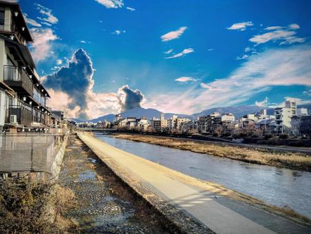 朝日が昇る直前 朝日が昇る直前 朝,京都,鴨川の写真素材