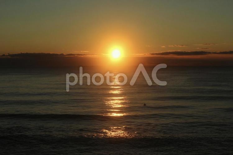 水平線からの日の出 朝日,日の出,太平洋の写真素材