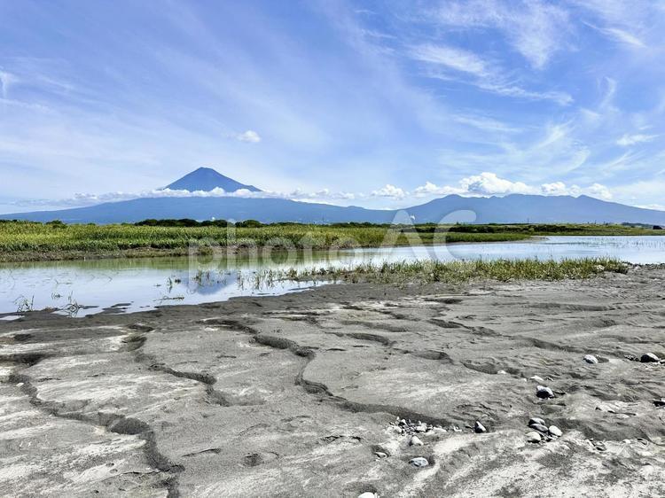 真夏の富士山と富士川 富士山,富士川,海岸の写真素材