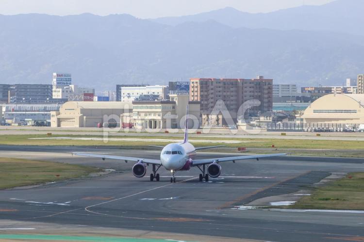 快晴の福岡空港、飛行機 飛行機,航空機,旅客機の写真素材