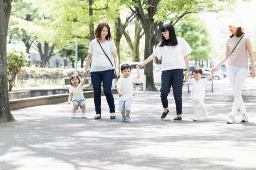 ママ友 母親 育児 ママ友 母親 育児の写真
