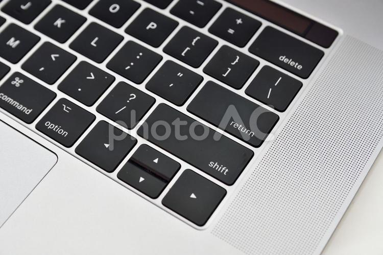 ノートパソコンのUSキーボード（右側） ノートパソコン,キーボード,英字の写真素材