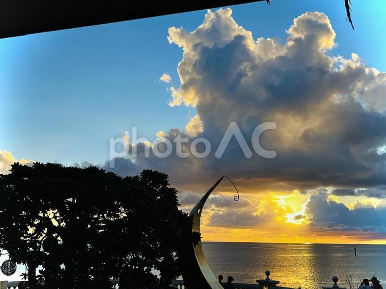 沖縄の夕焼け 沖縄,夕焼け,北谷の写真素材