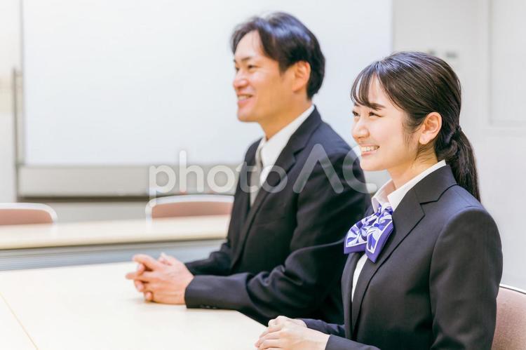 ビジネスウーマンとビジネスマン（横顔） ビジネス,オフィス,受付の写真素材