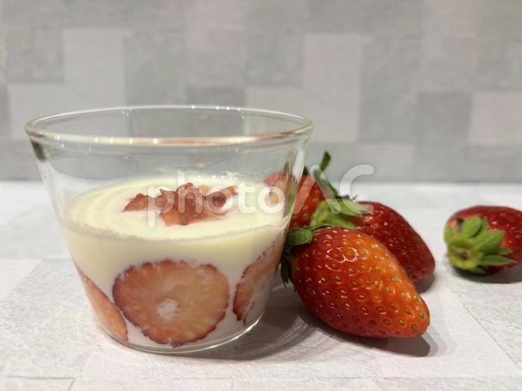 いちごヨーグルト デザート,おいしい,イチゴの写真素材