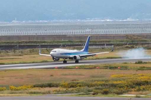 秋の佐賀空港での航空機活動 飛行機,航空機,旅客機の写真素材