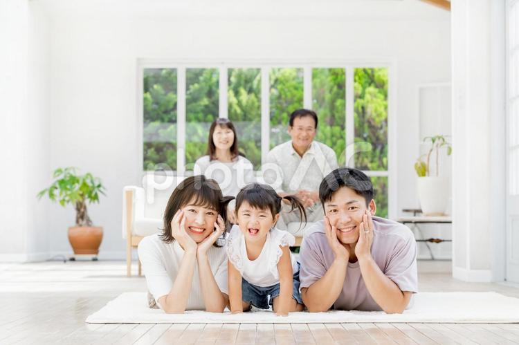 3世代家族・三世代家族 三世代家族,3世代家族,女性の写真素材