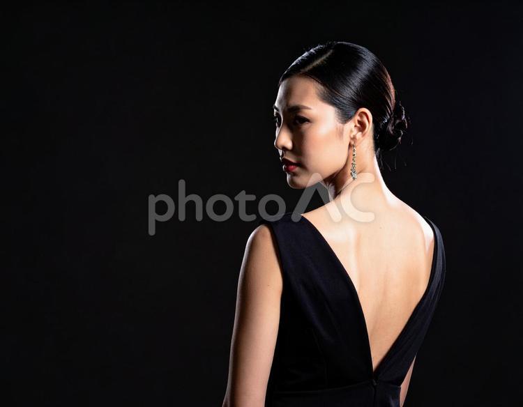 黒い服を着た女性モデル 女性,モデル,黒の写真素材