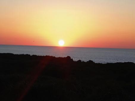 万座毛の夕陽 夕陽,海,海岸の写真素材