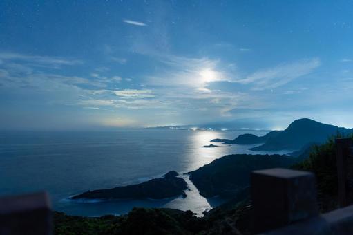 願いが叶うクルスの海 願いが叶うクルスの海 月,月明かり,月光の写真素材