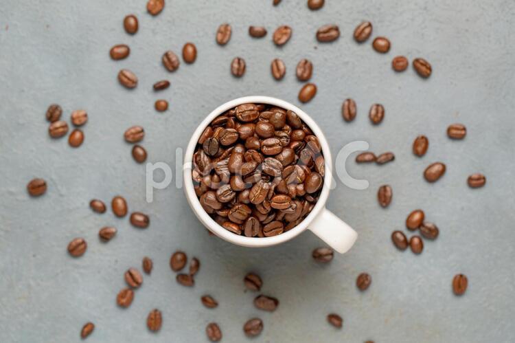 コーヒー豆とマグカップ コーヒー,コーヒー豆,ブラジルの写真素材