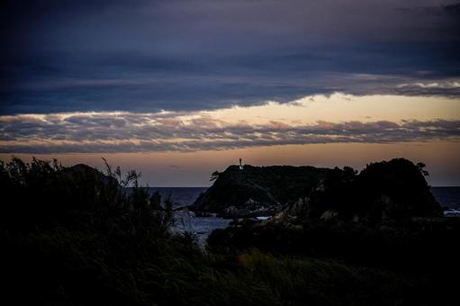 <五島の風景>夕暮れの海と灯台の風景 <五島の風景>夕暮れの海と灯台の風景 海,島,サンセットの写真素材
